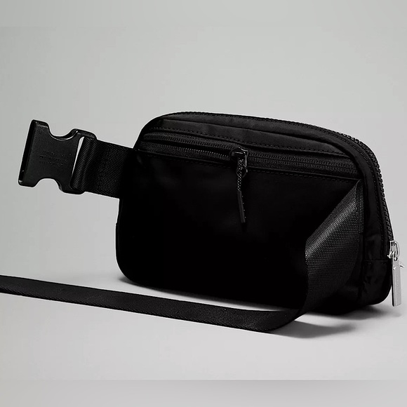 Lululemon Everywhere Belt Bag 1L water repellent NWT - Picture 4 of 6